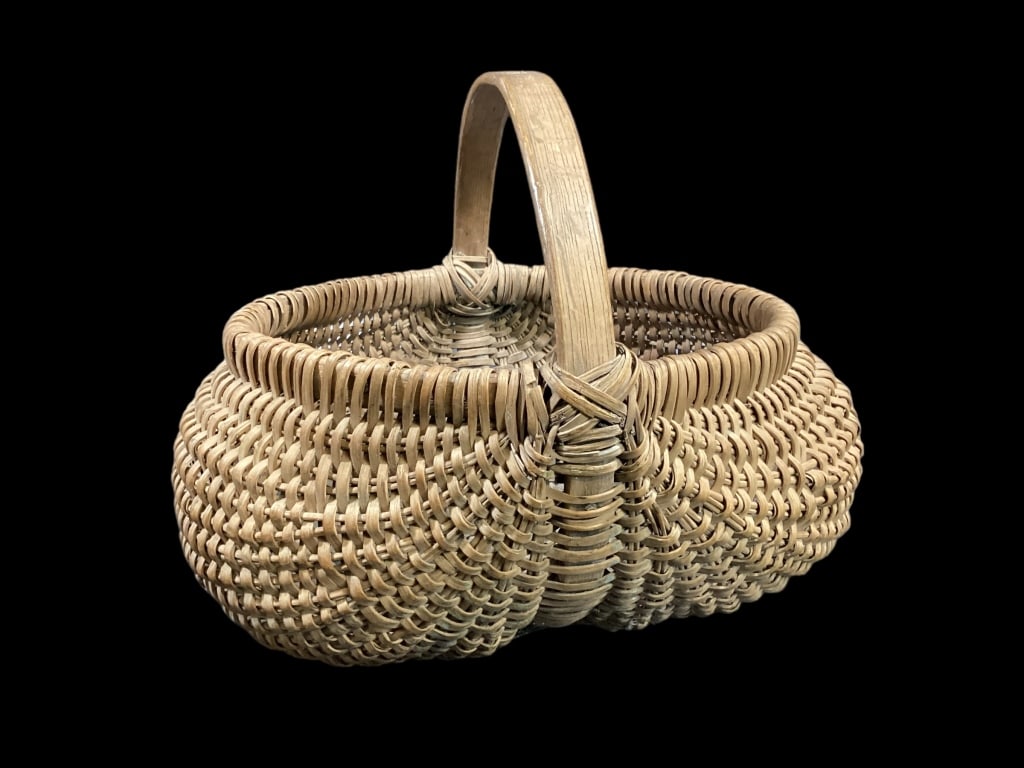 Large Country Primitive Basket (1 of 5)