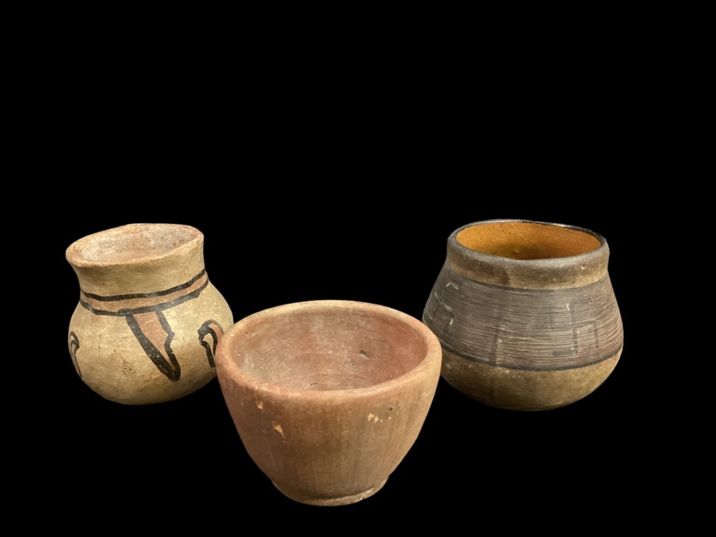 Three Pieces Native American Style  Pottery (1 of 7)