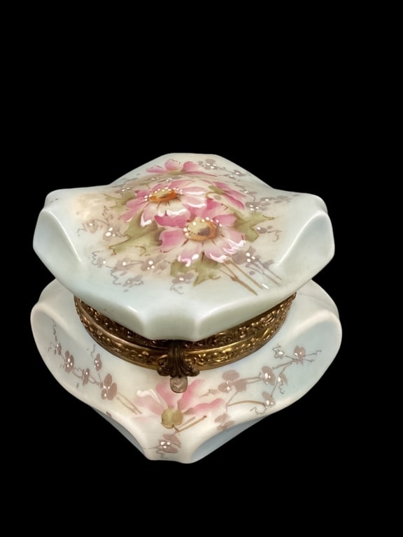 Wave Crest Dresser Box (1 of 5)