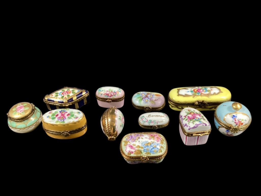 Twelve Diminutive Porcelain Trinket Boxes: Most Limoge, Floral decorations