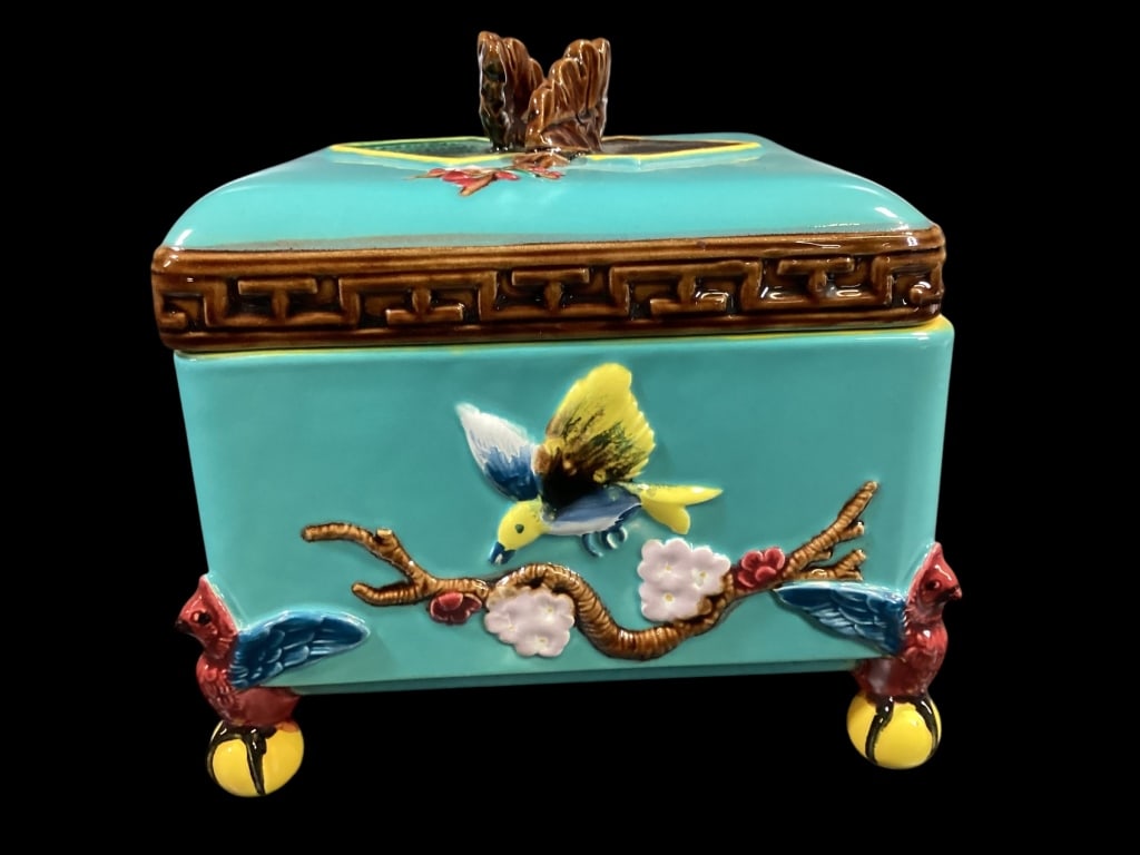 Mottahedeh Porcelain Table Box (1 of 5)