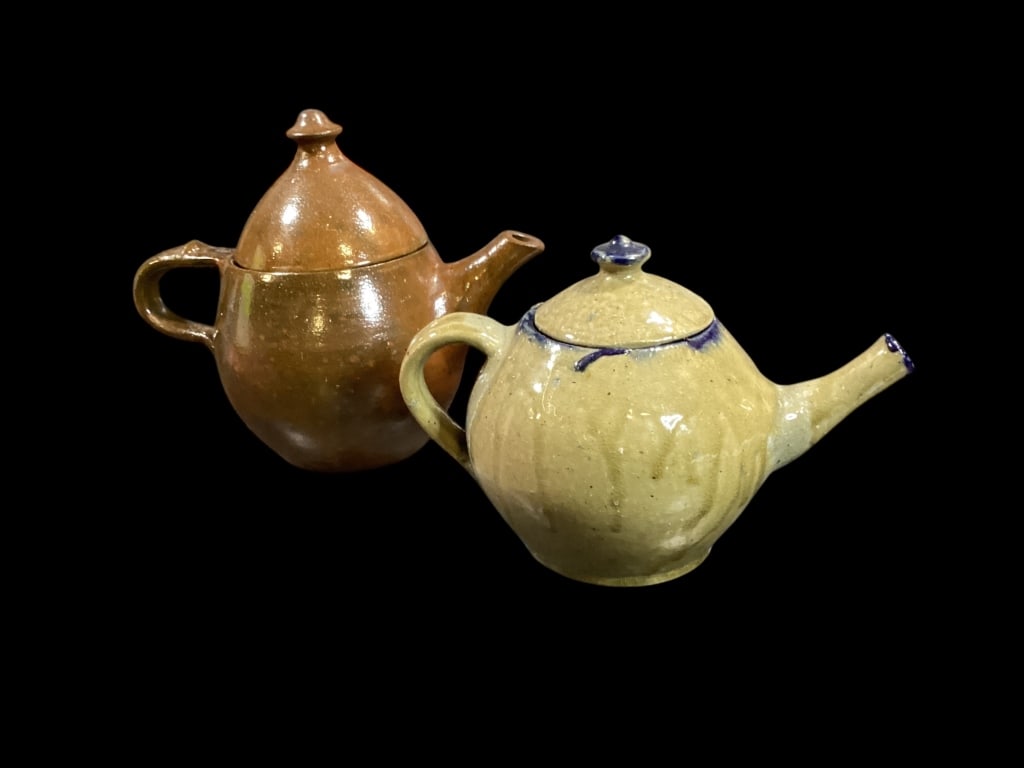 Two Pottery Tea Pots (1 of 7)