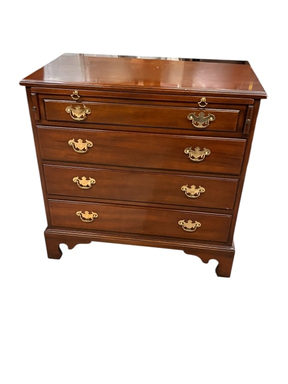 Kittinger Bachelor's Chest (1 of 4)