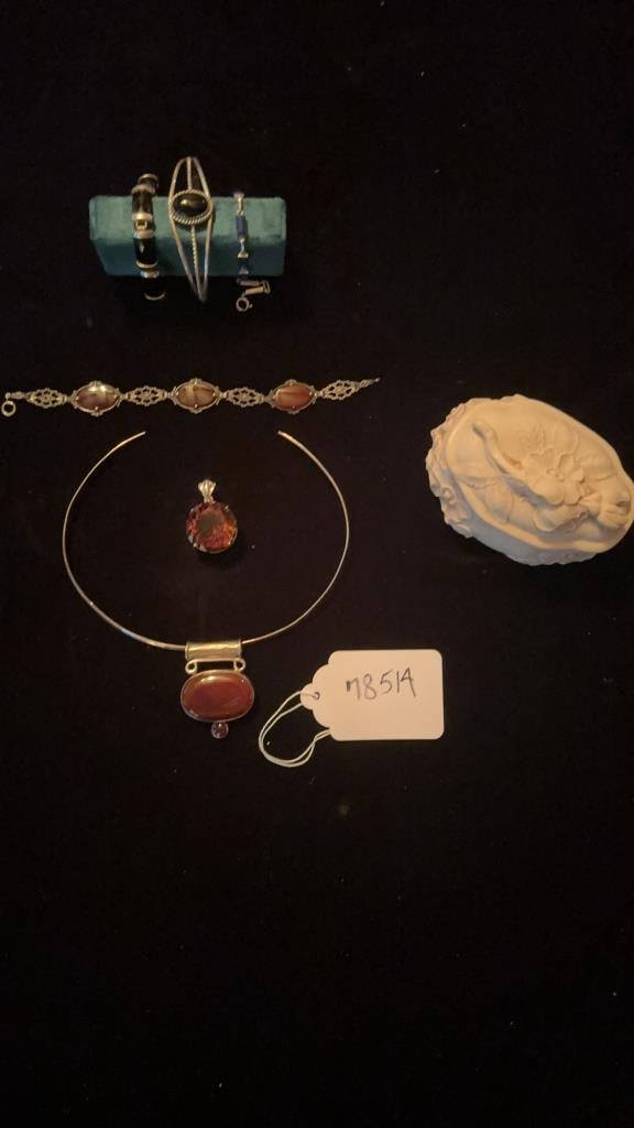 Fine jewelry & ornate box (1 of 7)