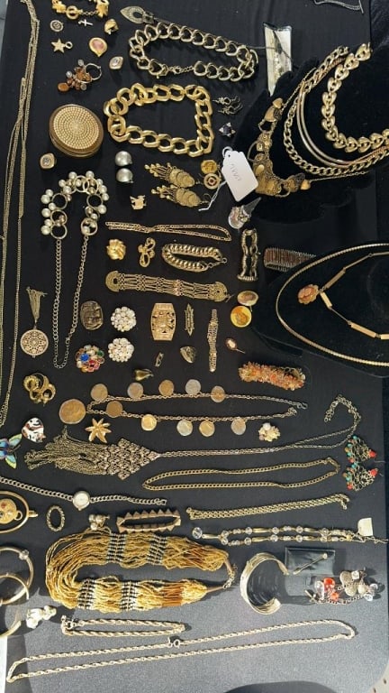 Brass & Gold vintage jewelry collection (1 of 12)