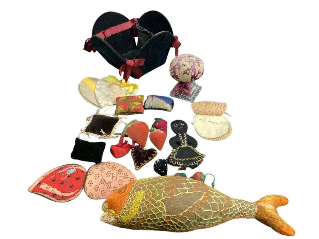 Victorian Sewing Basket, Pin Cushions (1 of 7)
