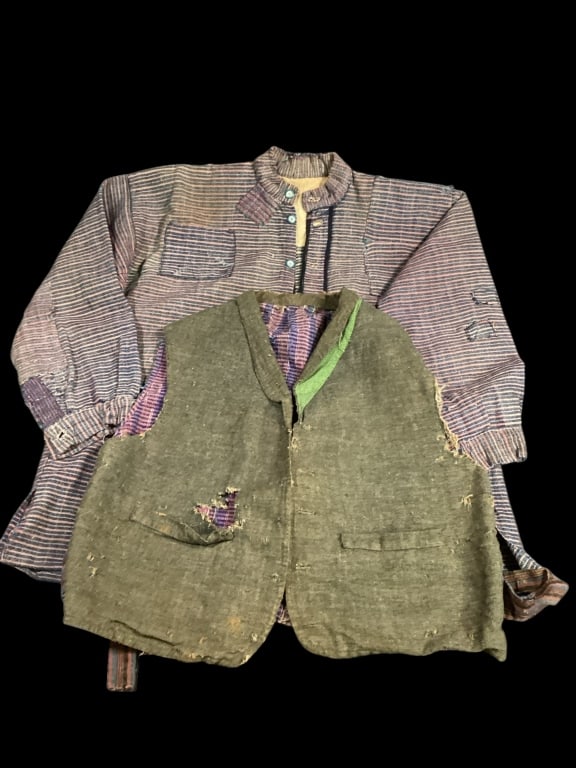 Vintage Homespun Men?s Tunic and Vest: Wool and Linen, pullover tunic, with long sleeves, 4 button placket with s all stand up collar, 26 inches long, with a similar fabric vest, small tab pockets to front, , 4 button closure ( missing but
