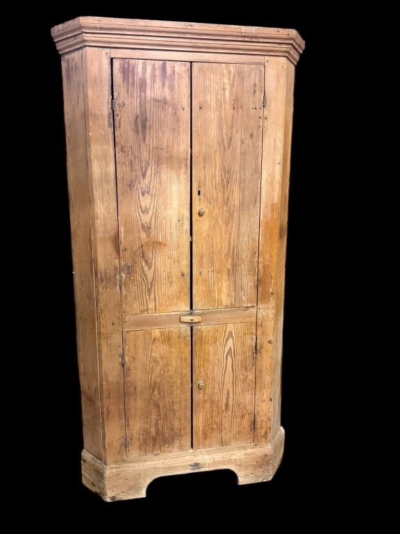Chippendale Corner Cabinet (1 of 7)
