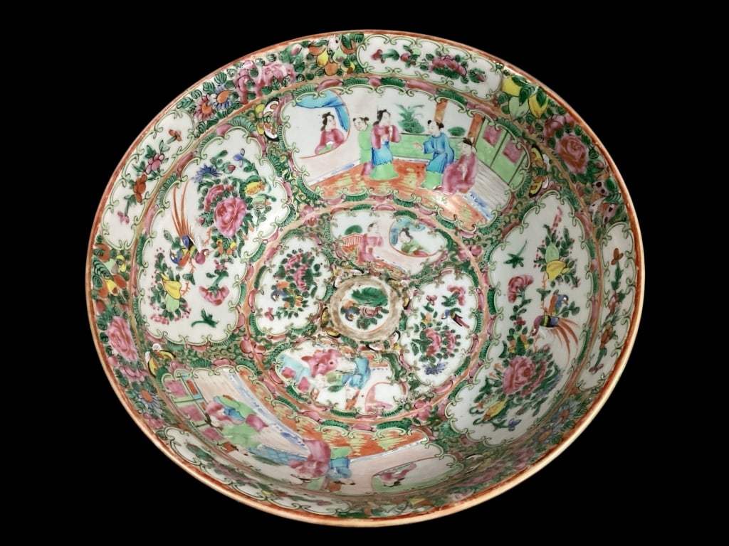 Famille Rose Porcelain Bowl (1 of 6)