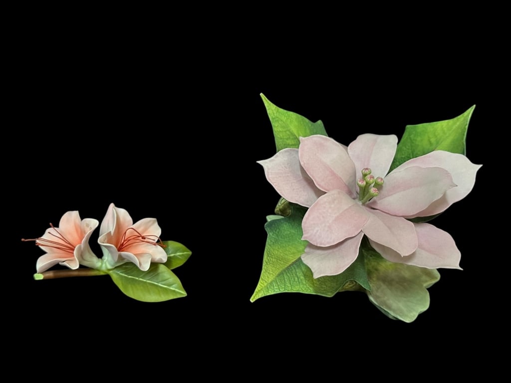 Connoisseur Porcelain Poinsettia, Boehm Sprig: Exquisite blooming pink poinsettia, approx 4 x 5 inches, marked on base: Connoisseur/Poinsettia /Diane Lewis/1988/Made in England, flower in excellent condition, 2 of 3 green leaves with chipped tips,