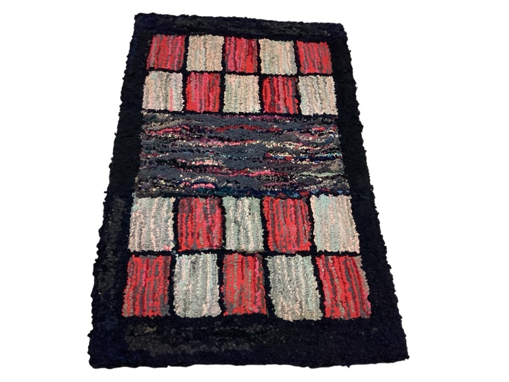 American Hooked Rug (1 of 4)