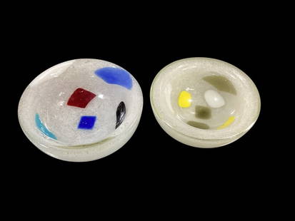 Two Dino Martens Aureliano Toso Bowls: Harlequin pattern Murano Italy, 6.5 inch bowl with red, and blue on spun glass ?6 inch bowl with green, yellow a d white..( Martens 1894-1970)