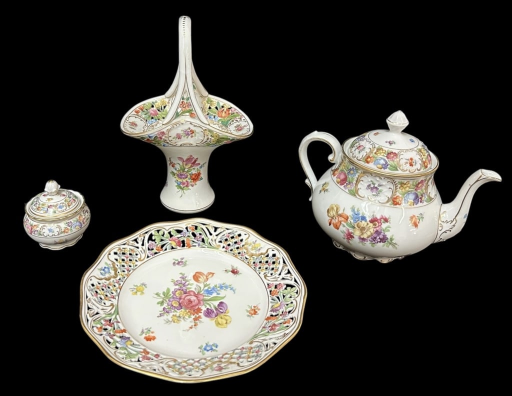 Four Dresden Flowers Porcelain Articles (1 of 9)