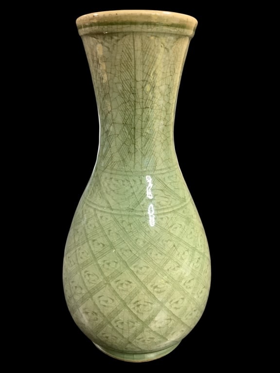 Longquan Celedon Vase (1 of 5)