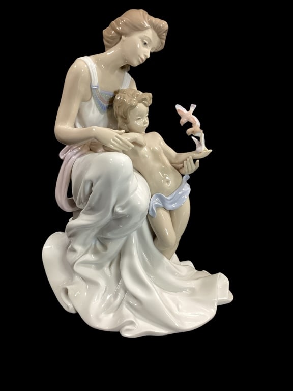 Lladro Sculpture Where Love Begins (1 of 5)