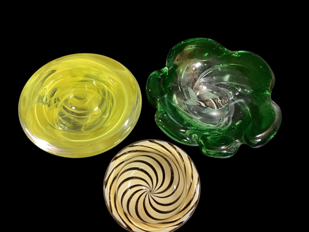Three Pieces Art Glass (1 of 8)