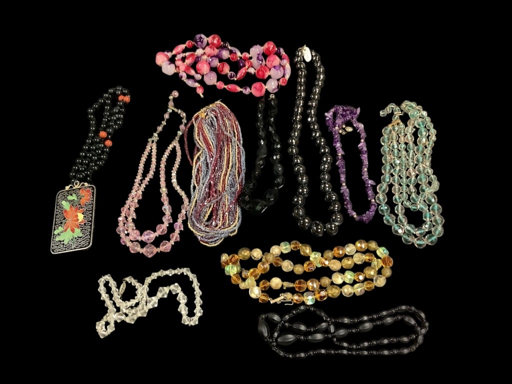 Eleven Vintage Necklaces (1 of 5)