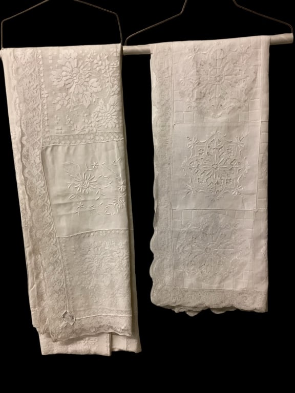 Two Quality Lace Tablecloths (1 of 6)