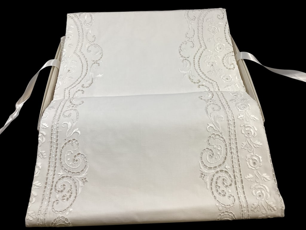 Vintage Cut Work Tablecloth (1 of 5)