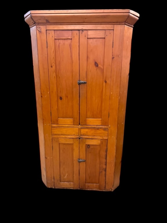Mid 19th C White Pine Corner Cupboard (1 of 5)