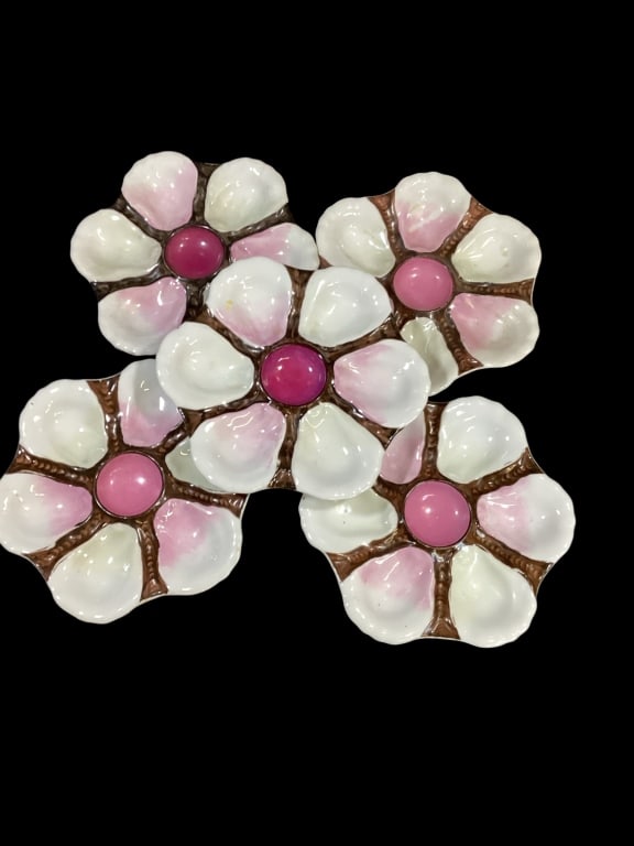 Set Porcelain Oyster Plates (1 of 4)
