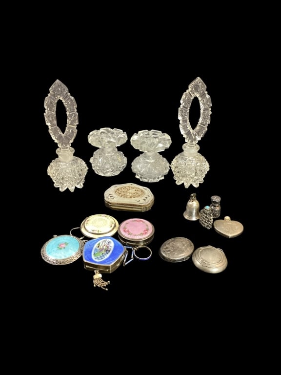 Ladies Vanity Articles, Compacts (1 of 9)