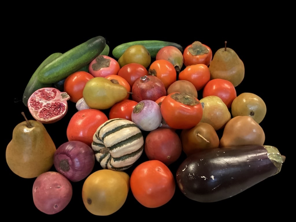 Large Group Faux Fruit and Veggies: 30 plus pieces, good selection of various fruits and vegetables. Some Wax coated, painted chalk, paper. Great decorator pieces.