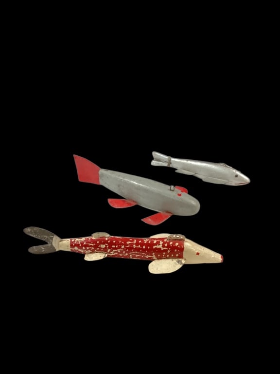 Three Folk Art Fishing Decoys (1 of 10)