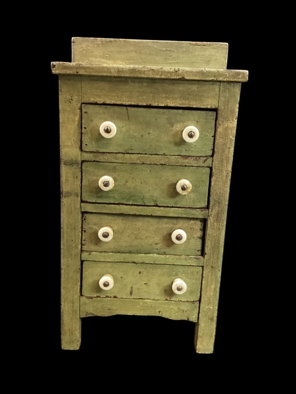 Diminutive Chest of Drawers (1 of 5)