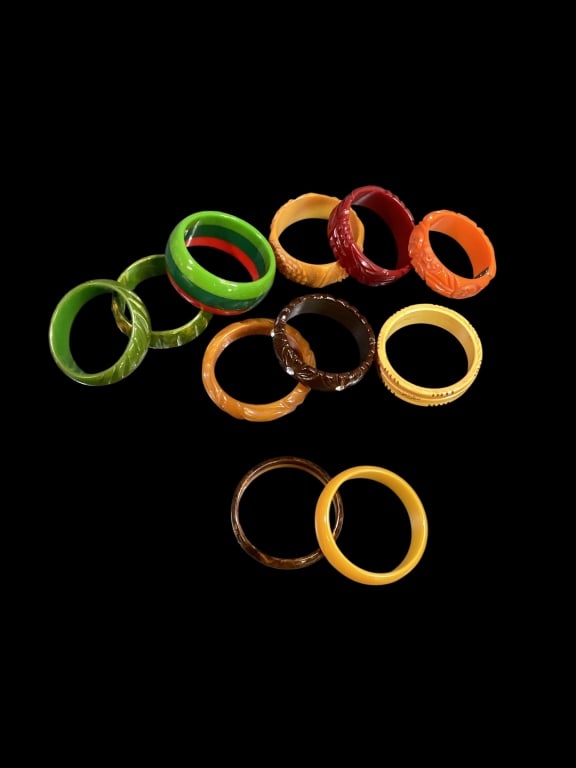 Collection of Bakelite and Plastic Bangles (1 of 8)