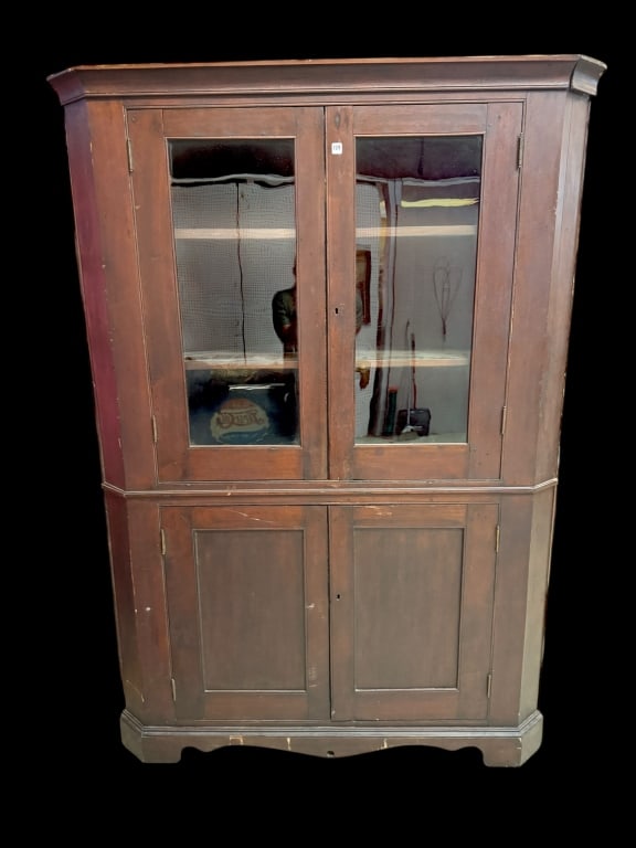 Chippendale Walnut Corner Cabinet (1 of 7)