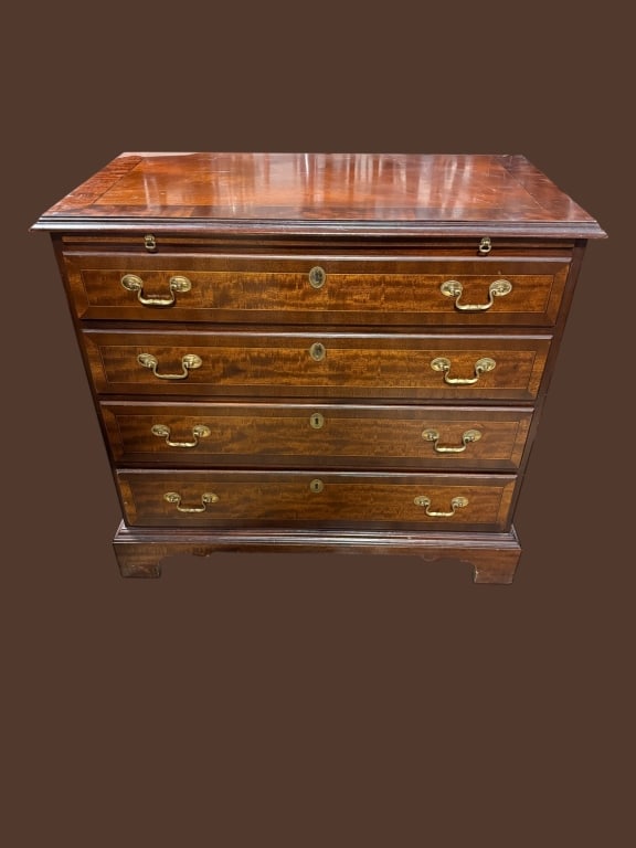 Council Furniture Co Bachelor?s Chest (1 of 4)