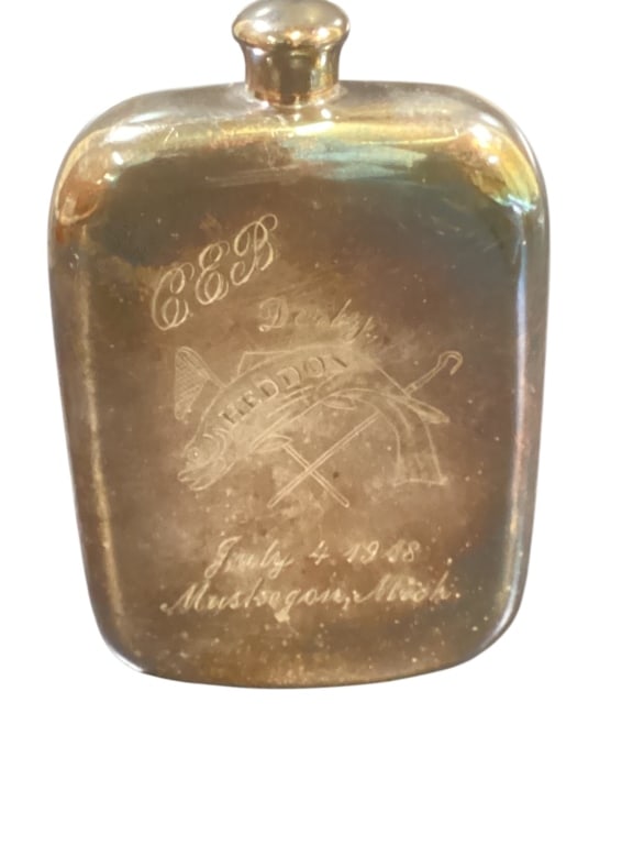 Gentlemans Hip Flask (1 of 4)