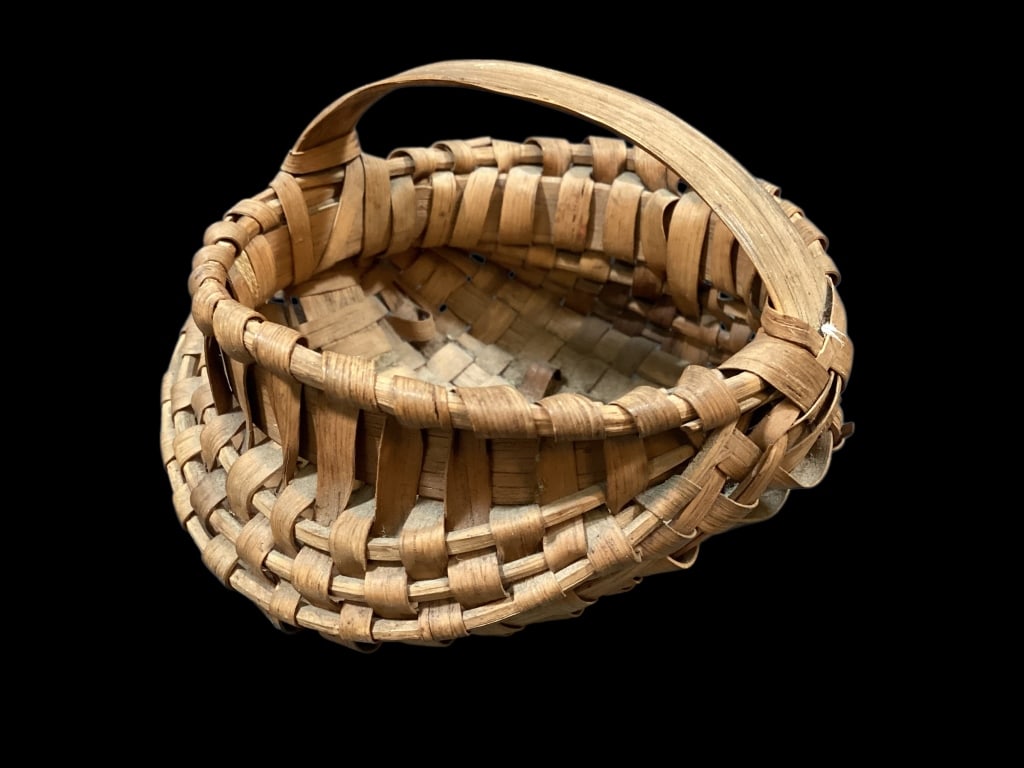 Miniature Egg Basket (1 of 5)