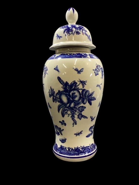 Two Export Porcelain Jars - 2