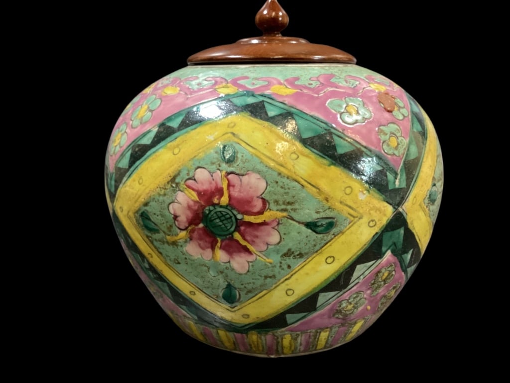 Chinese Nyonya Covered Jar (1 of 5)