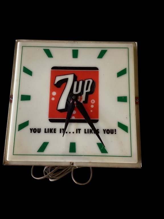 7 Up Advertising Clock (1 of 4)