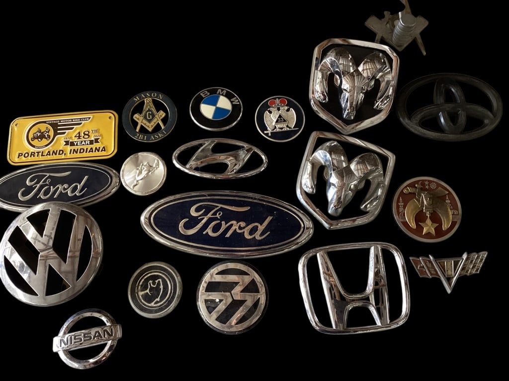 Collected Group Automobile Emblems: 19 pieces various Emblems, vintage car and Masonic items