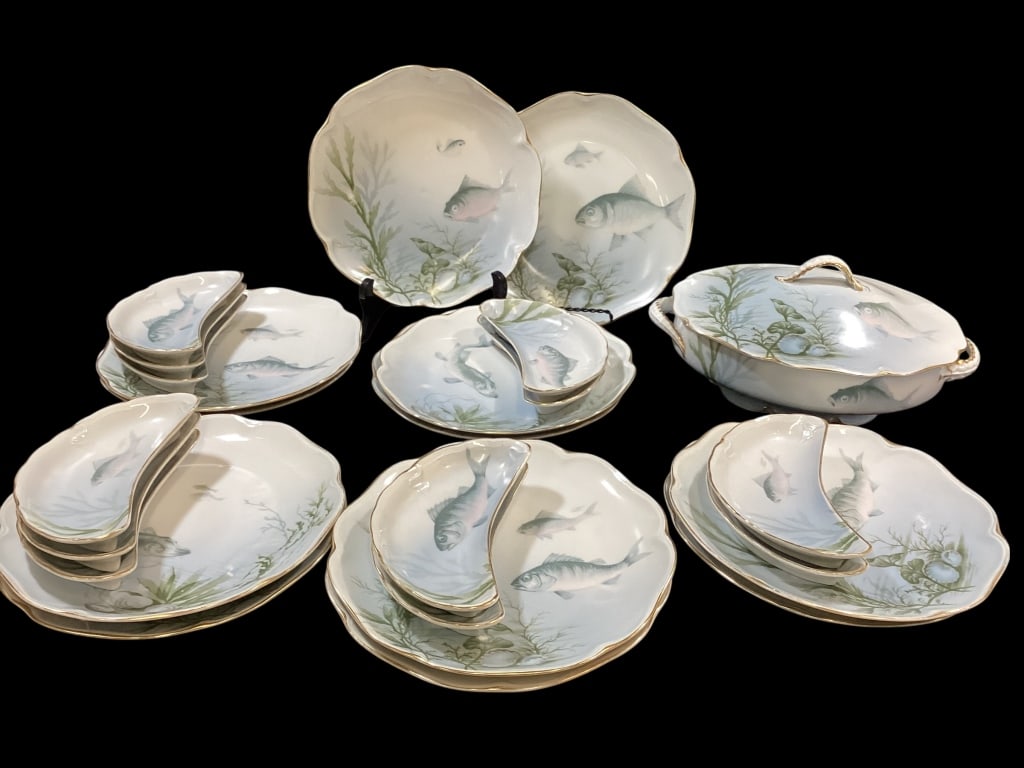 Rosenthal Porcelain Fish Set: Madeleine pattern set, including 12 plates at 9 inches, 12 bone dishes, and a covered tureen.