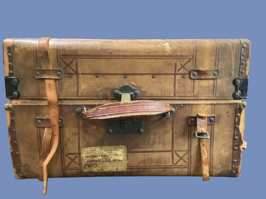 Vintage Traveling Trunk (1 of 8)