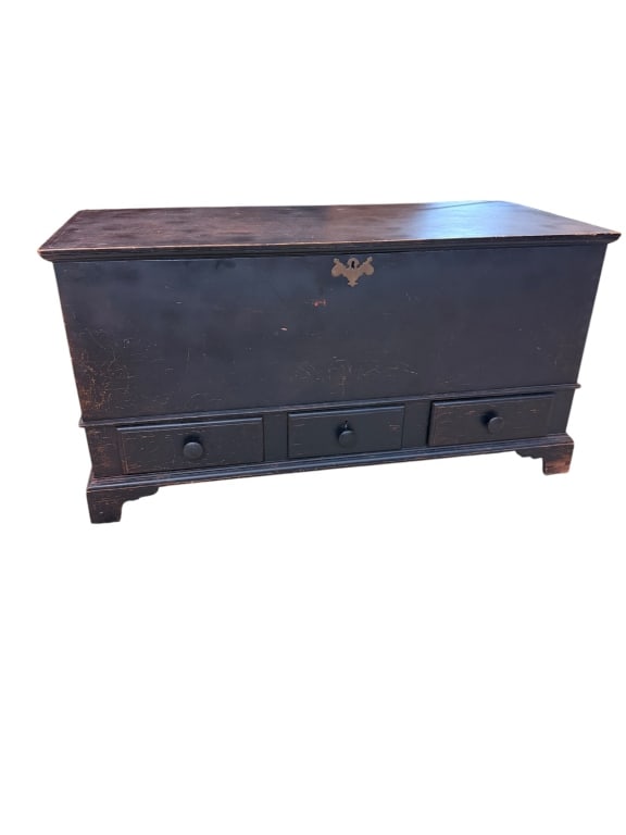19thC Chippendale Painted Blanket Chest: Fine antique 19th-century primitive American country blanket or hope chest, lcrafted from solid pine. T. The rectangular hinged top lifts to reveal a clean, unfinished natural wood interior complete w