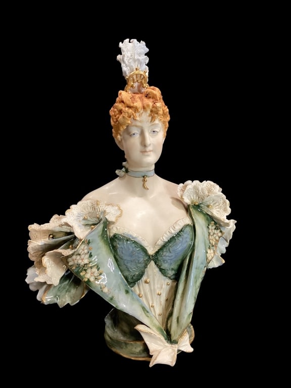 Teplitz Amphora Bust (1 of 5)