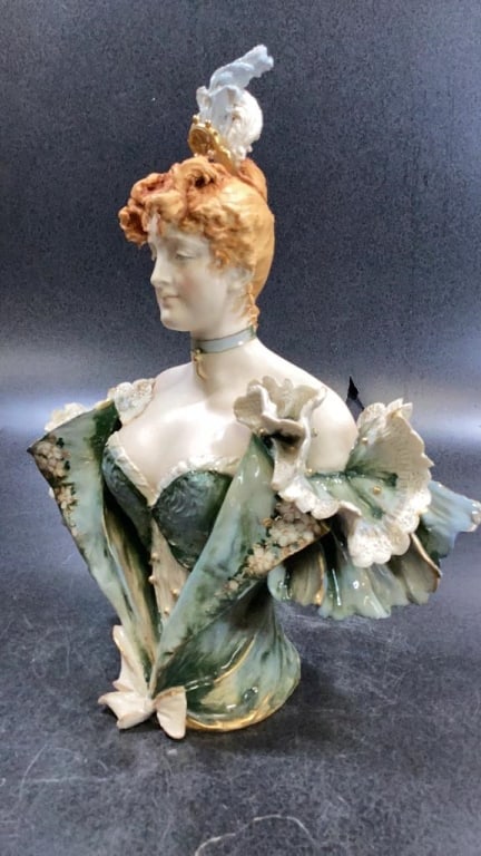 Teplitz Amphora Bust - 4
