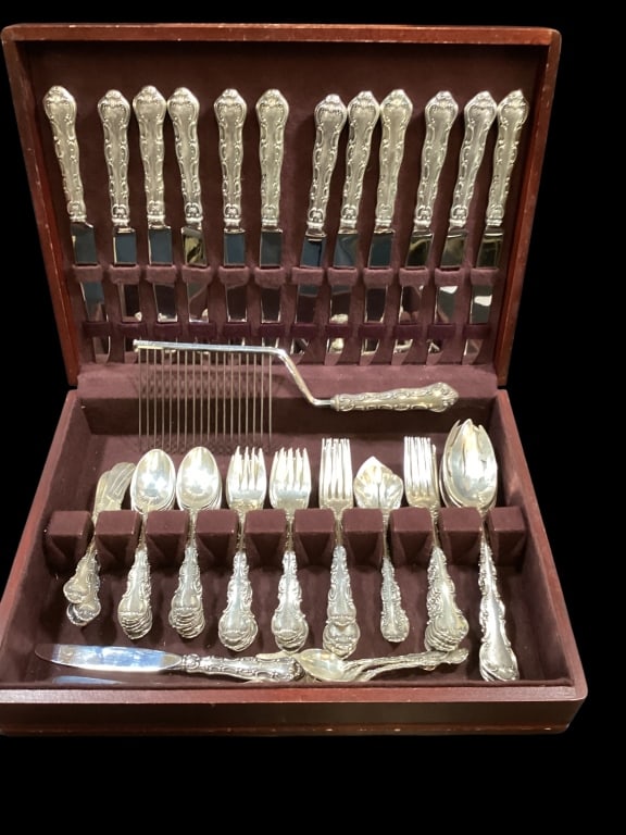 Gorham Sterling Silver Flatware: 72 pieces of Strausburg pattern. ( 64.91 ozt. Approximately) - ()