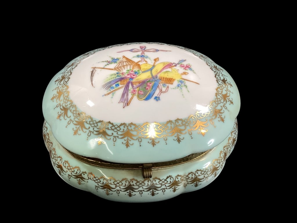 Porcelain Trinket Box (1 of 5)