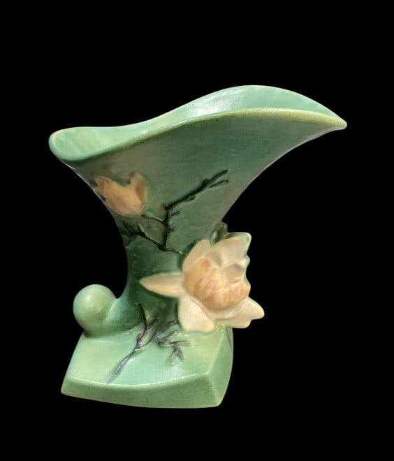 Roseville Magnolia Vase (1 of 2)