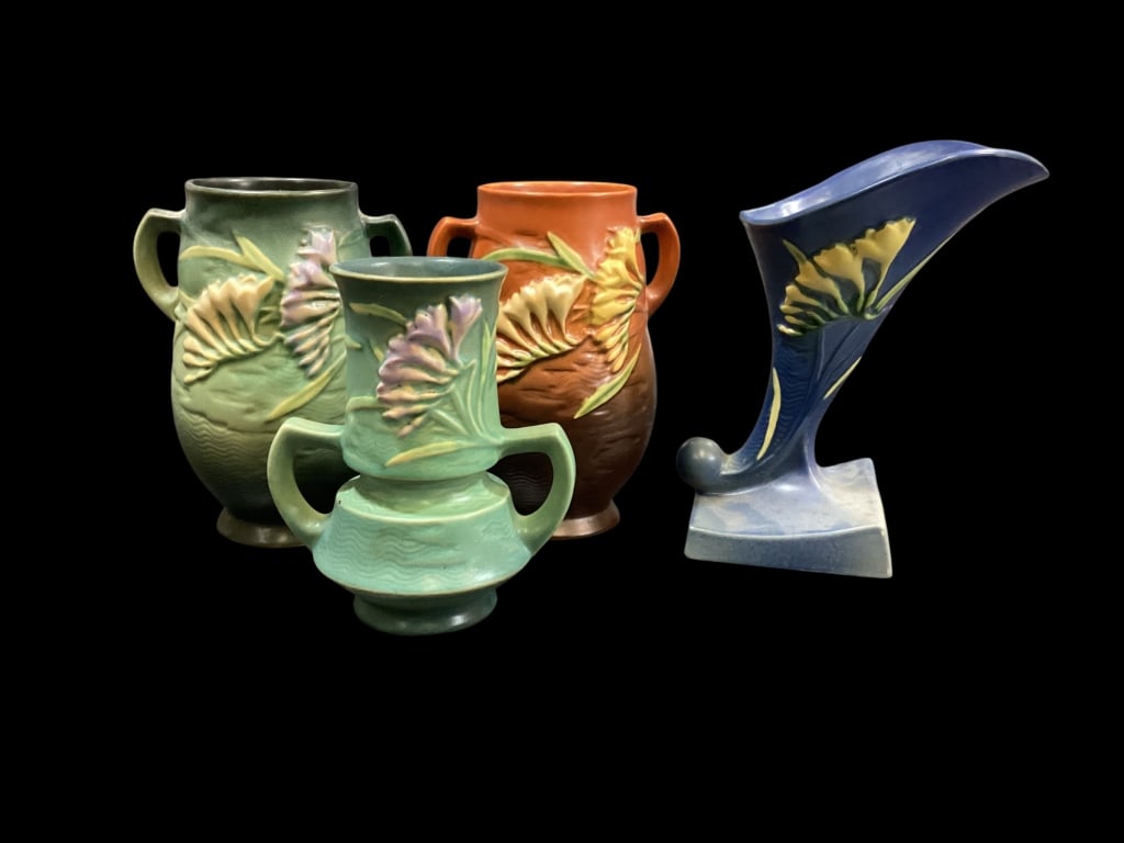 Roseville Art Pottery, Freesia Pattern (1 of 5)