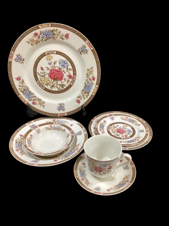 Mikasa China Service For 12 (1 of 6)