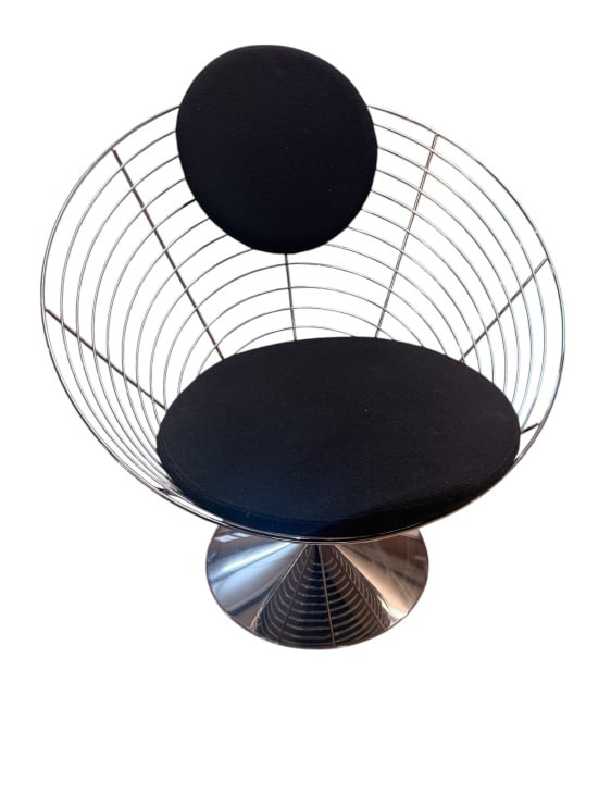 Fritz Hansen Verner Panton Cone Wire Chair: Fritz Hansen Verner Panton Cone Wire Chair An iconic Mid-Century Modern "Cone" wire lounge chair designed by legendary Danish designer Verner Panton for Fritz Hansen. This striking, geometric piece