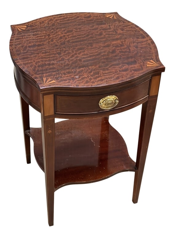 Baker Historic Charleston Reproduction Side Table (1 of 7)